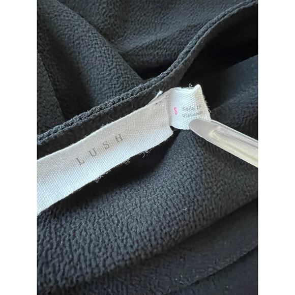 Lush Black Flowy Pullover Dress With Pockets In Size Small - Picture 7 of 7